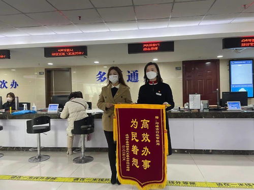 三比一提升 政務服務有溫度，企業(yè)點贊贈錦旗，網(wǎng)絡(luò)預約出租汽車經(jīng)營服務優(yōu)化升級